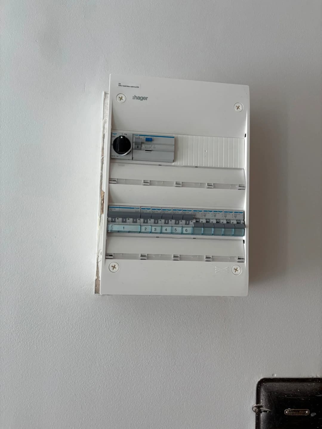 Ny Hager elcentral installerad i lägenhet på Södermalm