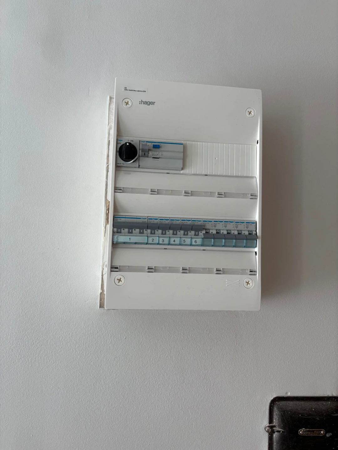 Ny Hager elcentral installerad i lägenhet på Södermalm – AE Elteknik